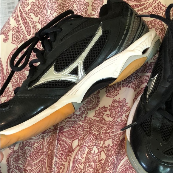 Mizuno volleyball shoes - Picture 2 of 4